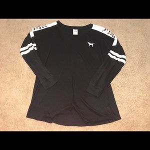 A cute thin Vs PINK long sleeved shirt!